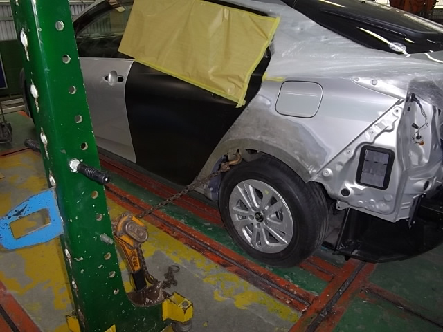 トヨタ　プリウス　事故の修正