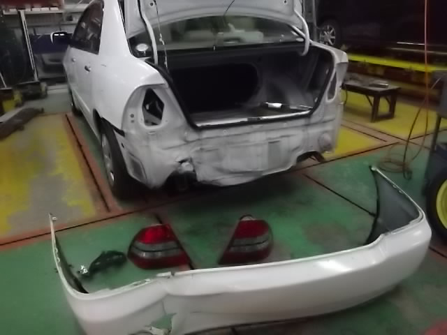 トヨタ　カローラ　事故の修正